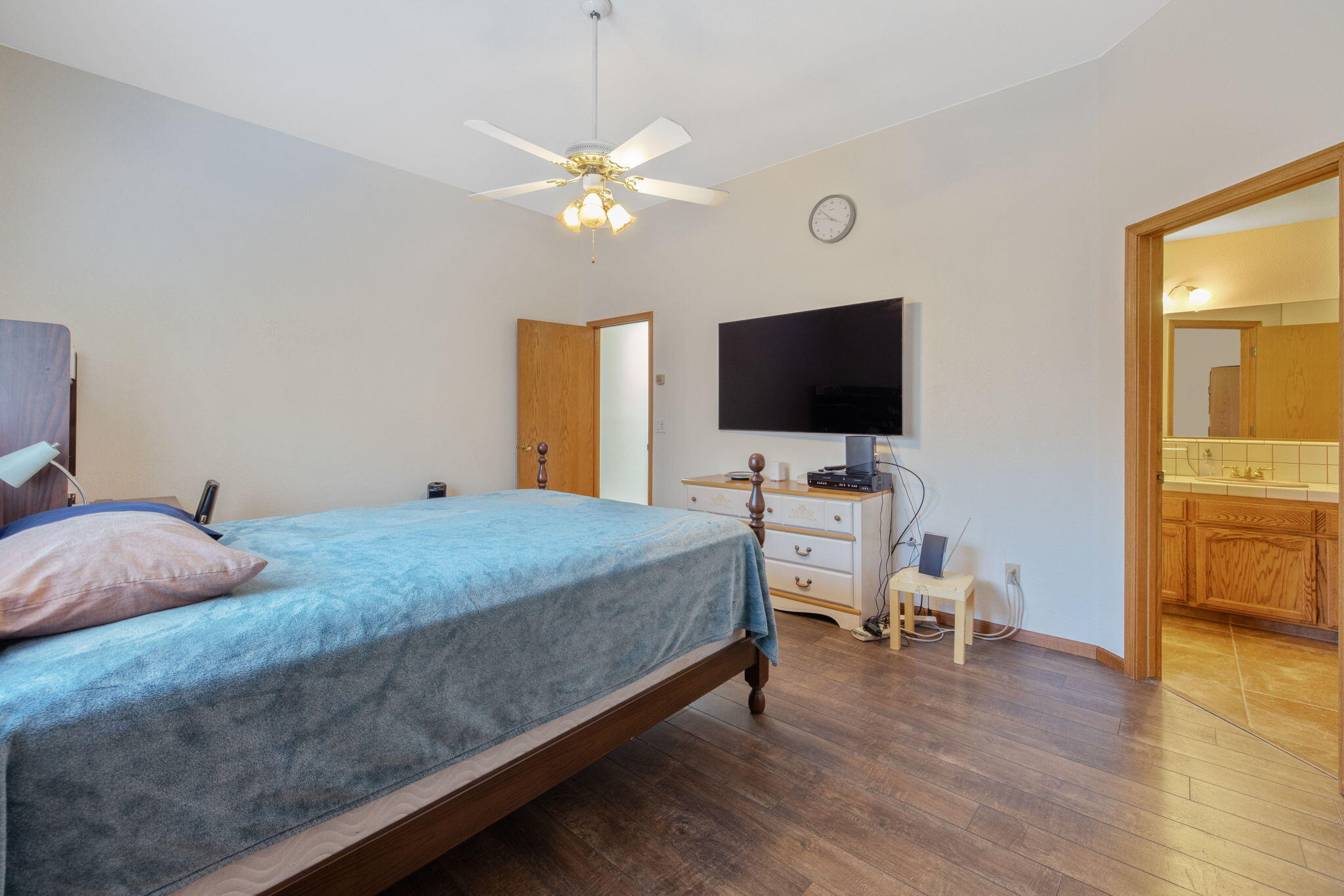 1968 London Cir, Tulare, CA 93274