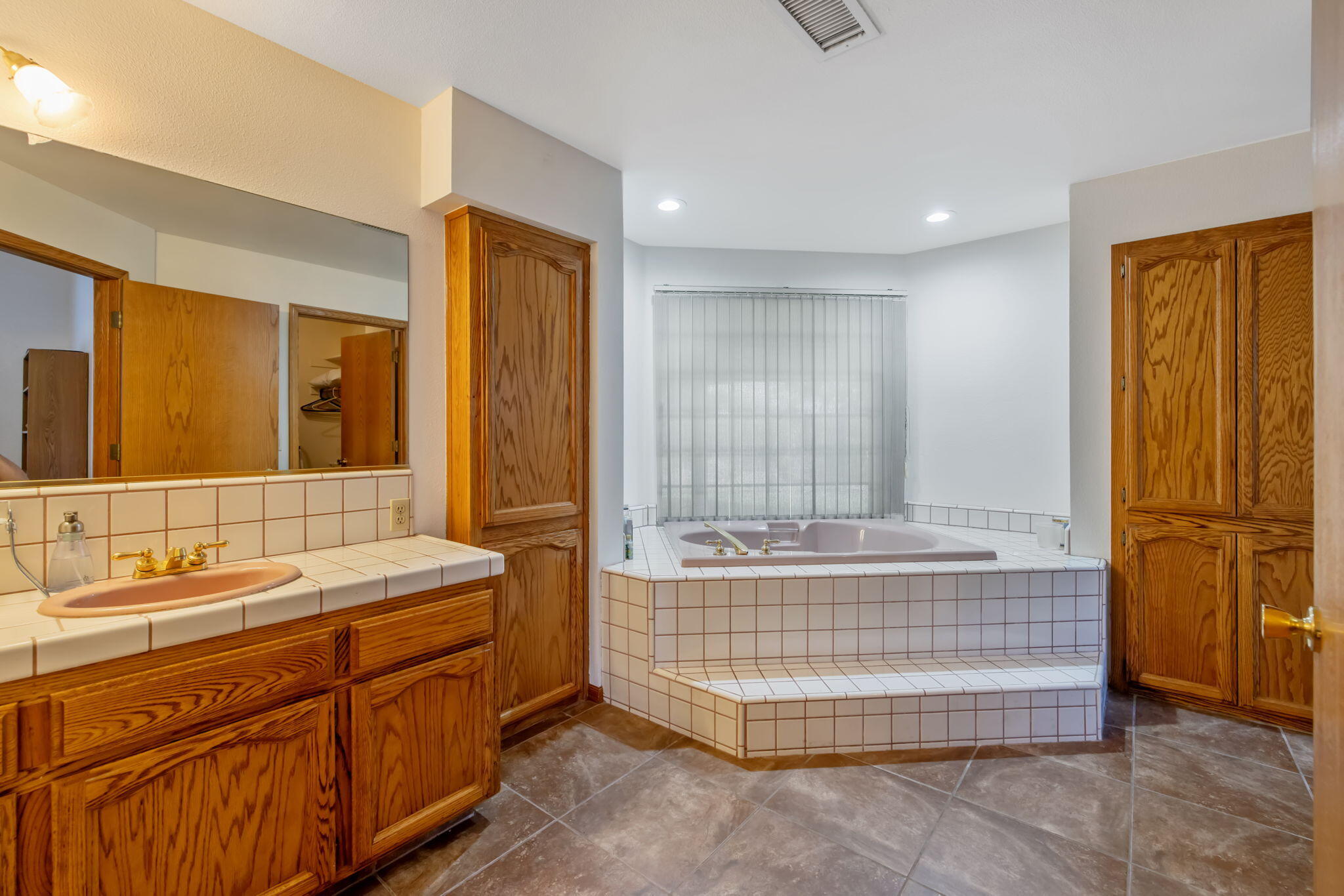 1968 London Cir, Tulare, CA 93274