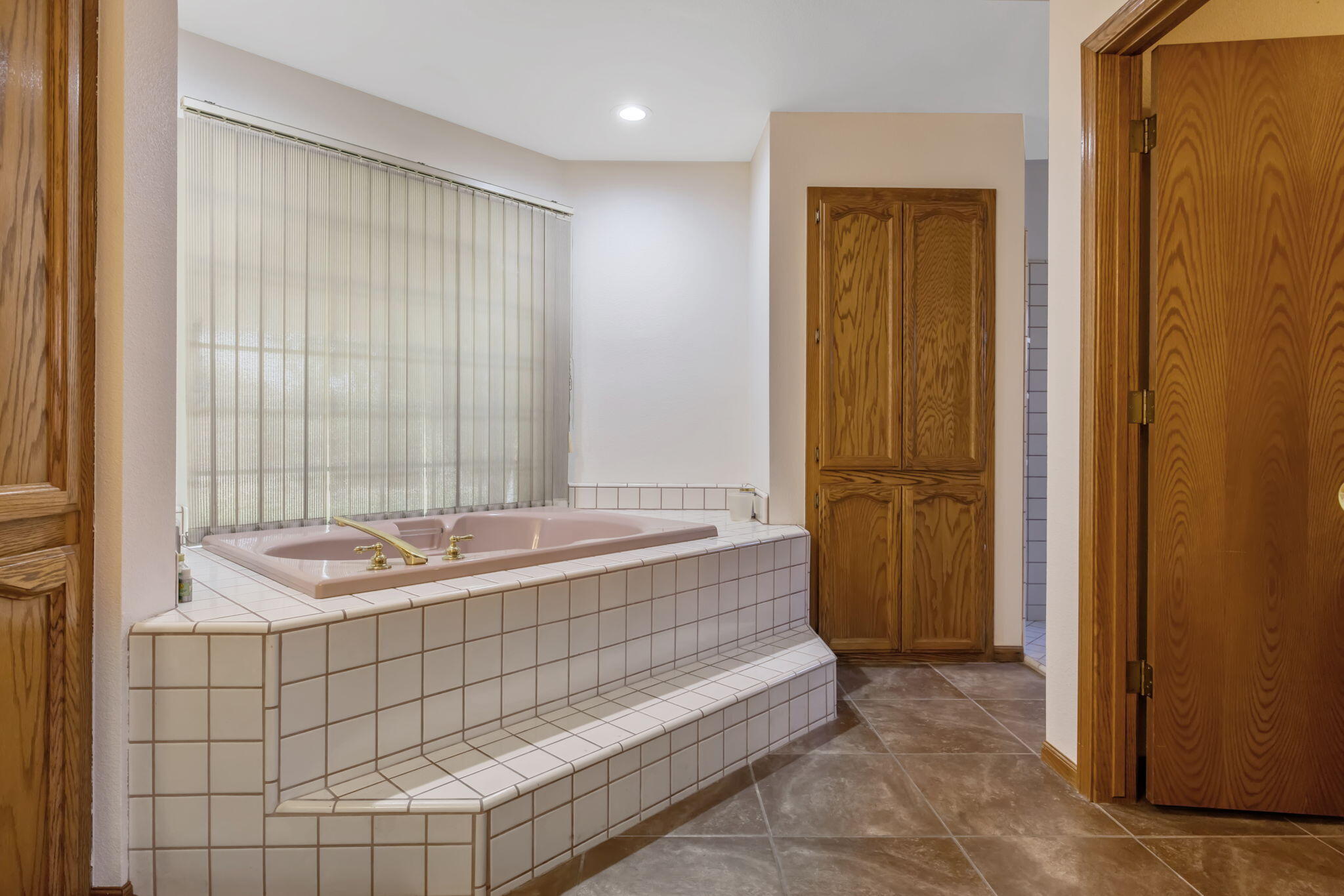 1968 London Cir, Tulare, CA 93274