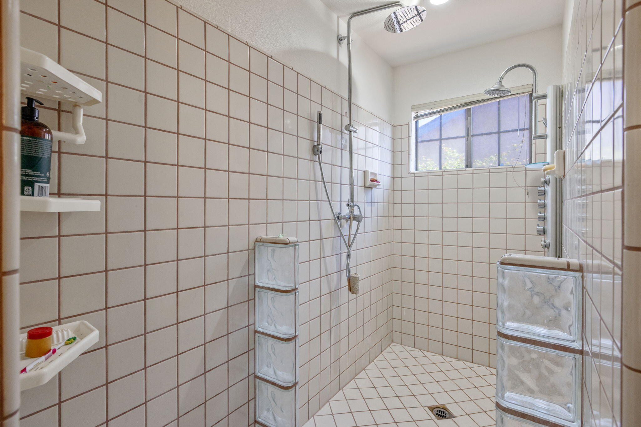 1968 London Cir, Tulare, CA 93274