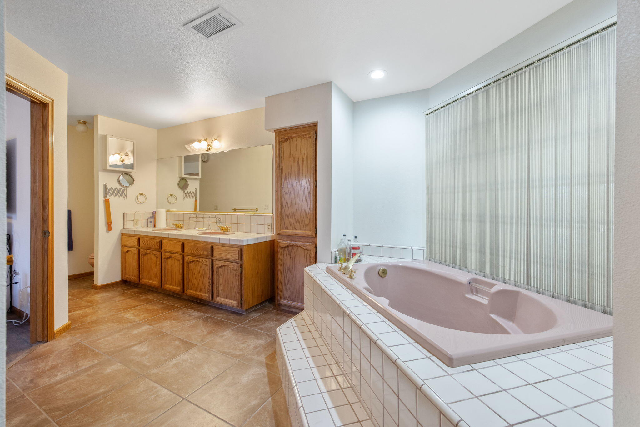 1968 London Cir, Tulare, CA 93274