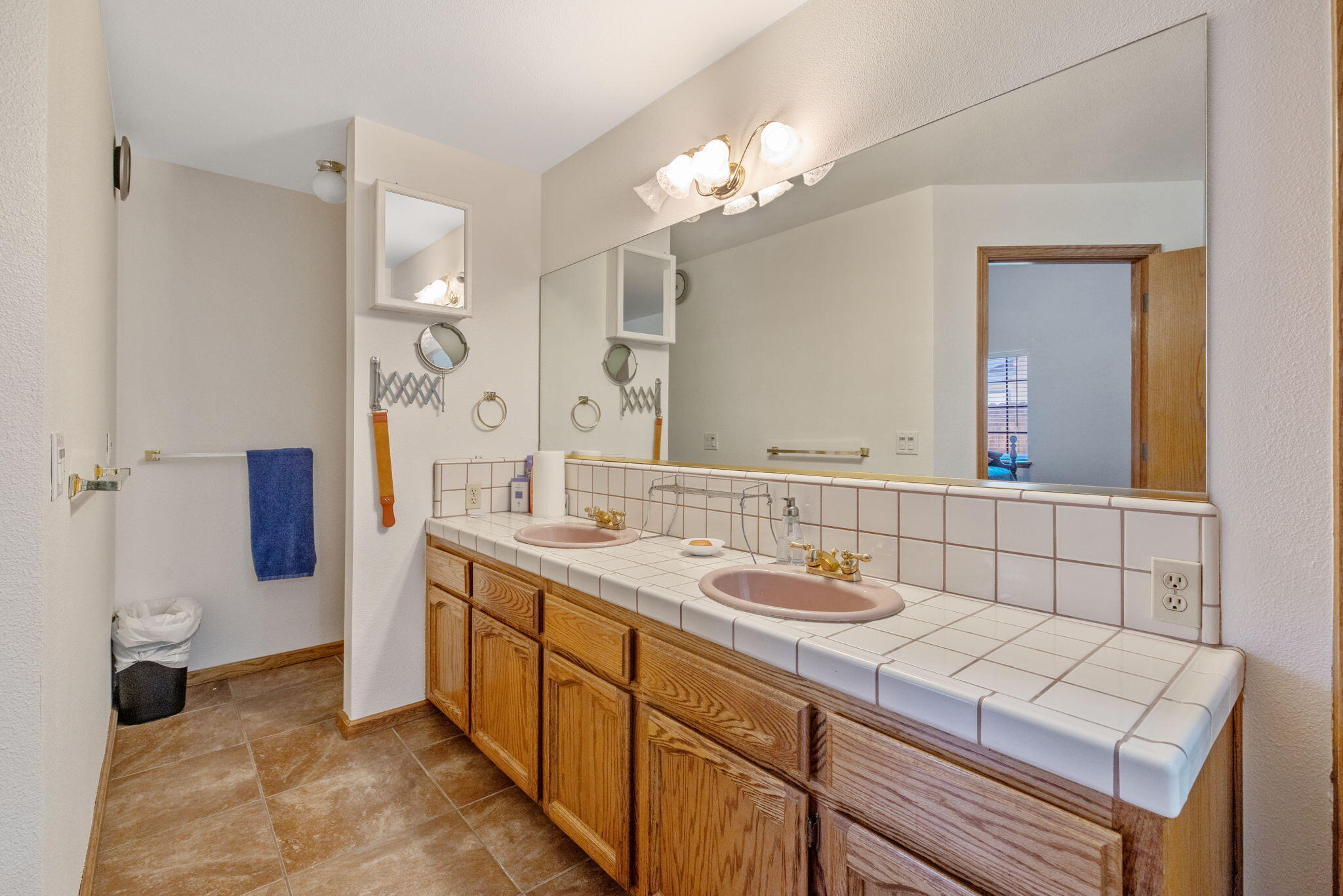 1968 London Cir, Tulare, CA 93274