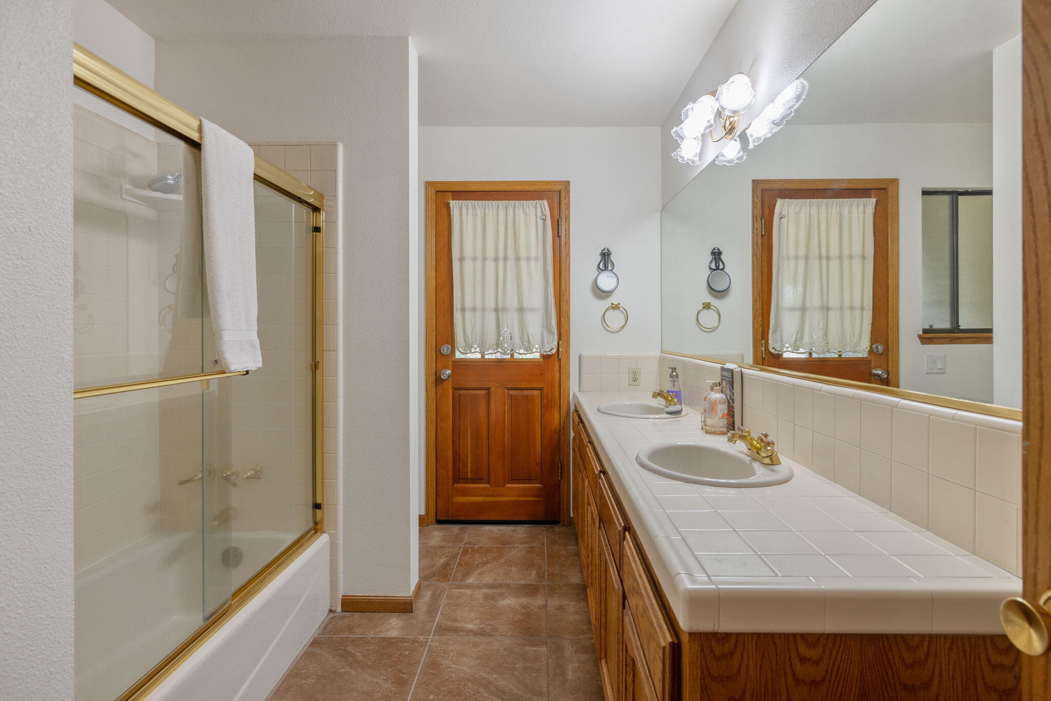 1968 London Cir, Tulare, CA 93274