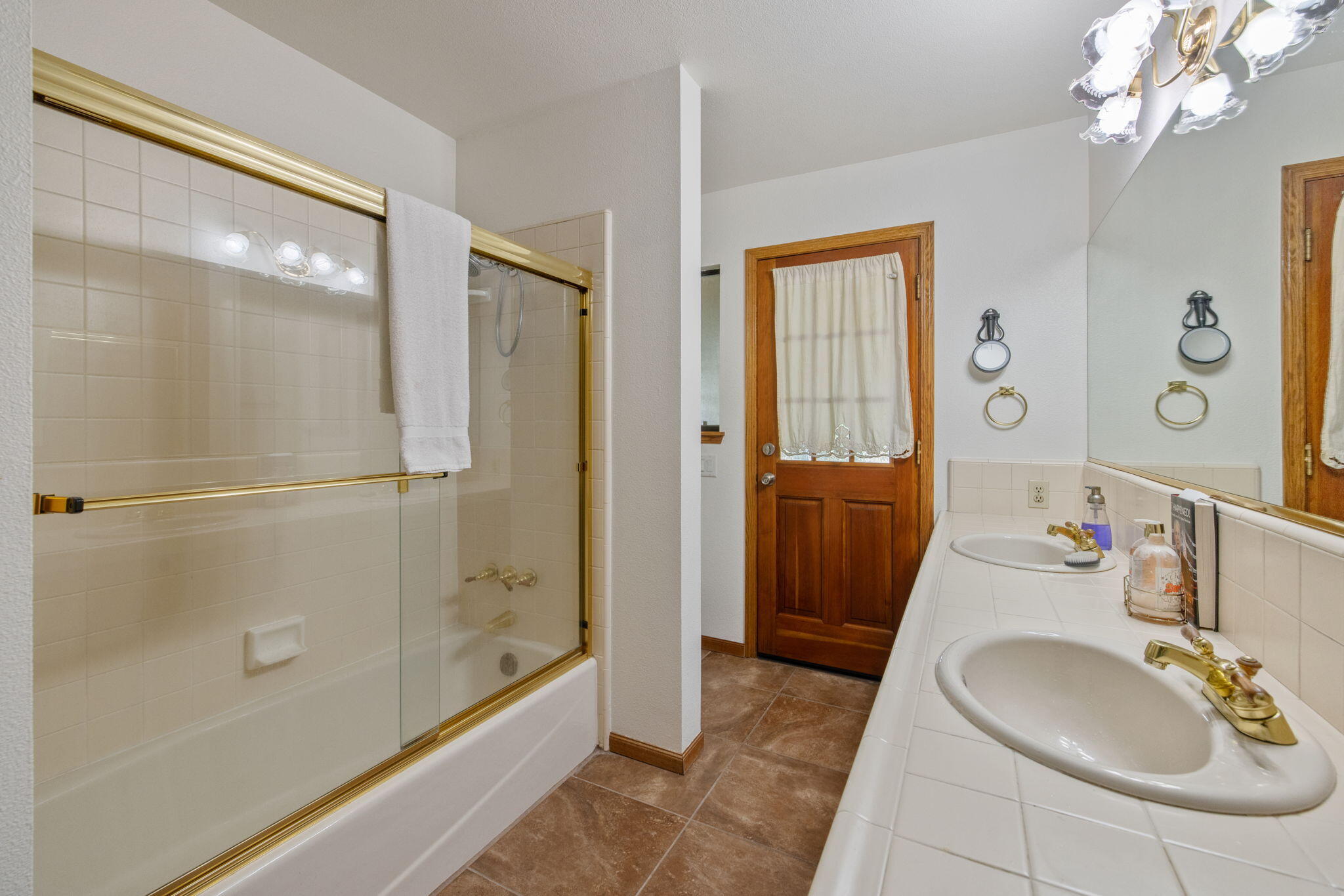1968 London Cir, Tulare, CA 93274