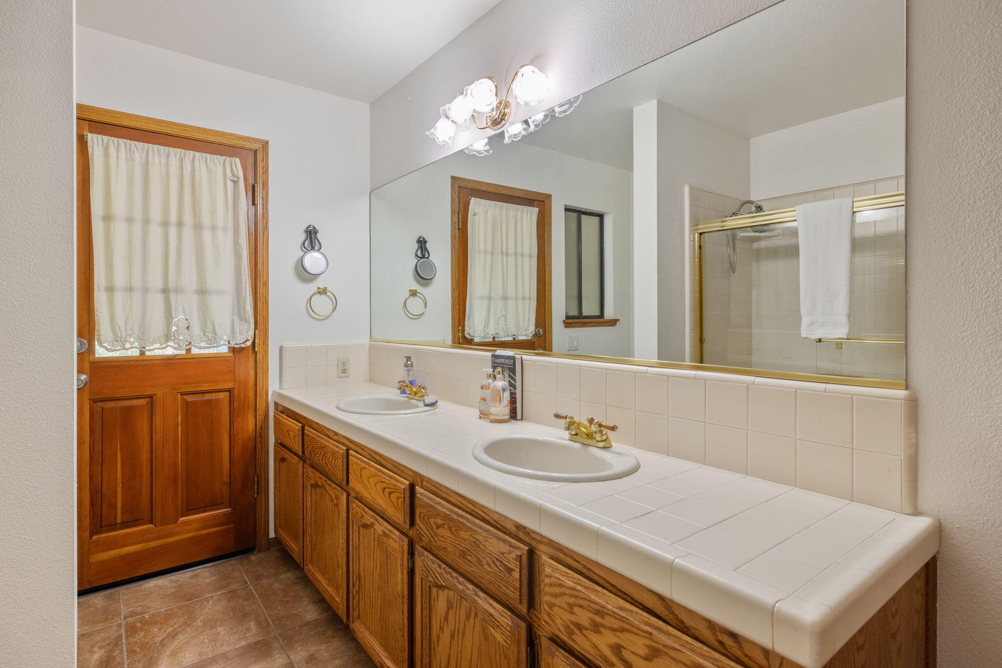 1968 London Cir, Tulare, CA 93274