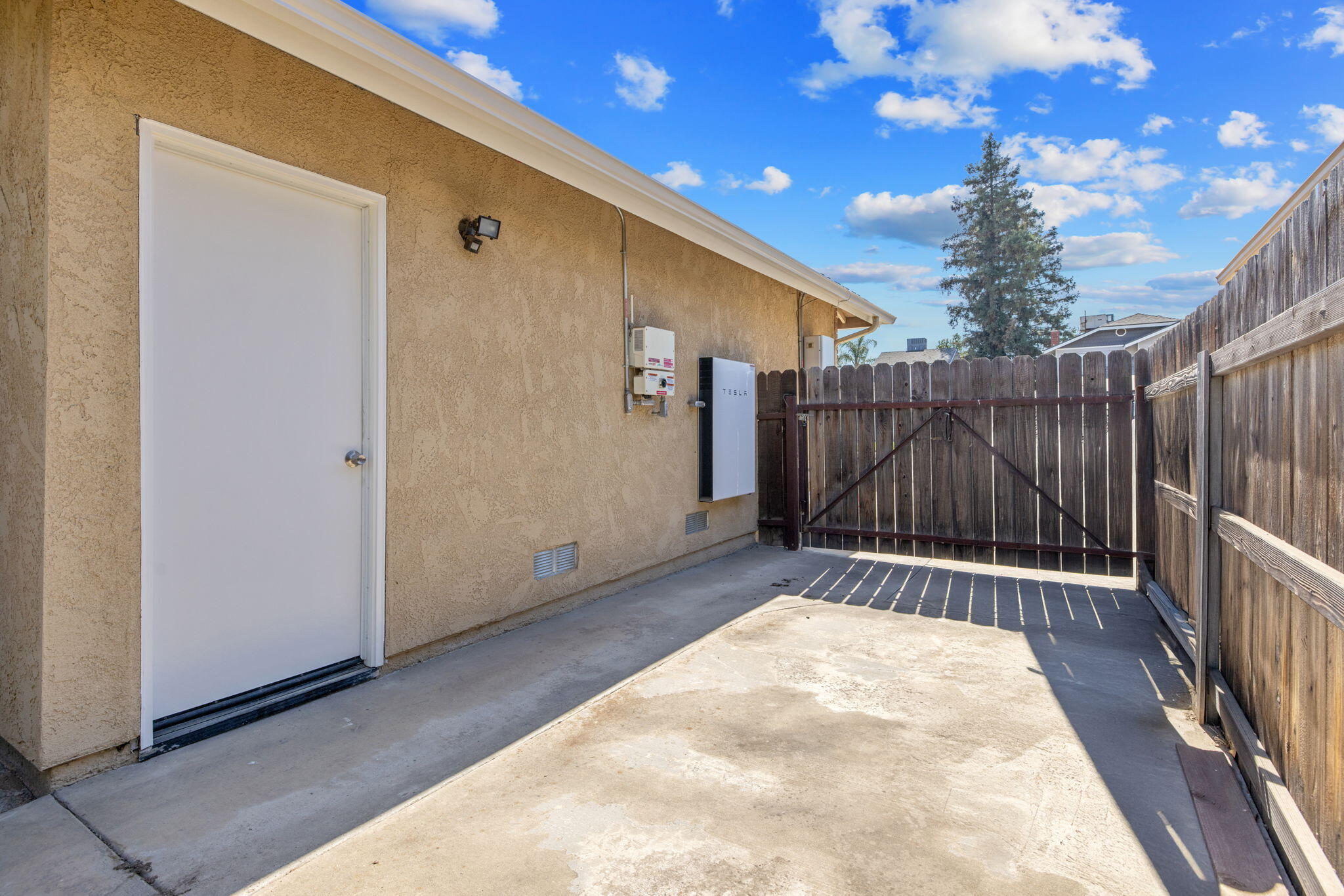 1968 London Cir, Tulare, CA 93274