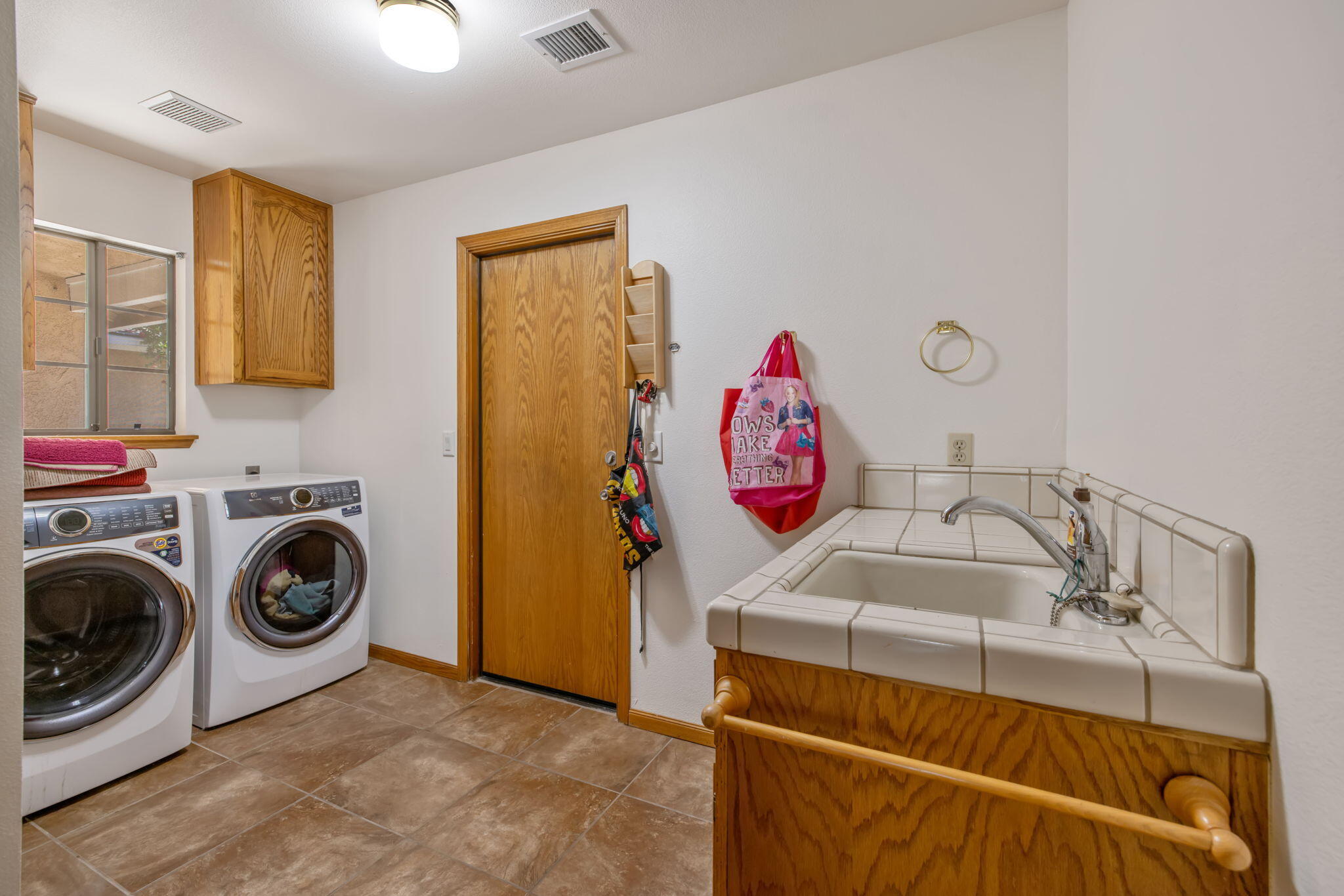 1968 London Cir, Tulare, CA 93274