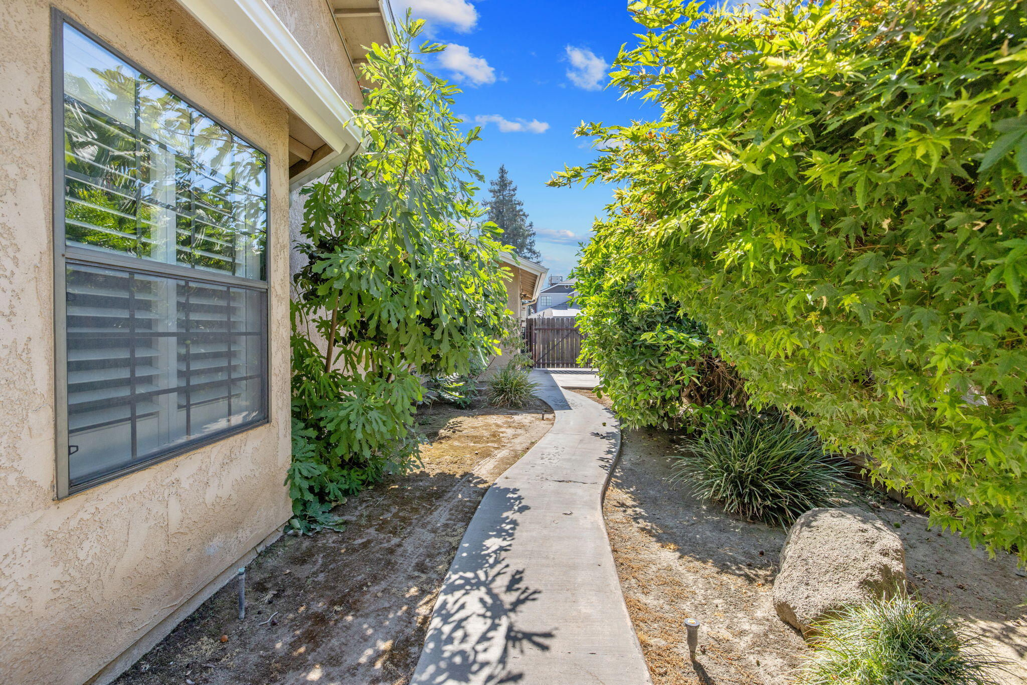 1968 London Cir, Tulare, CA 93274