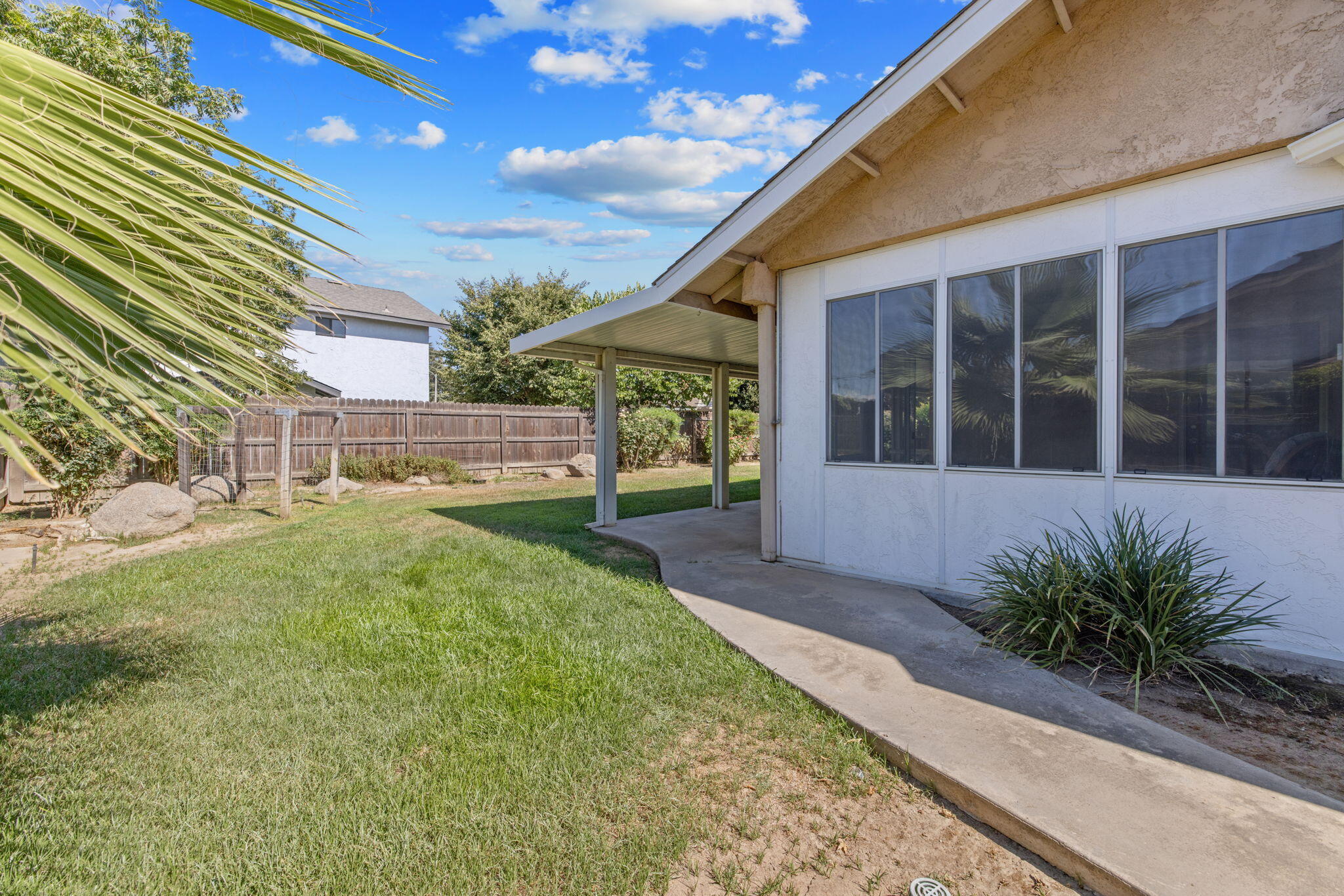 1968 London Cir, Tulare, CA 93274
