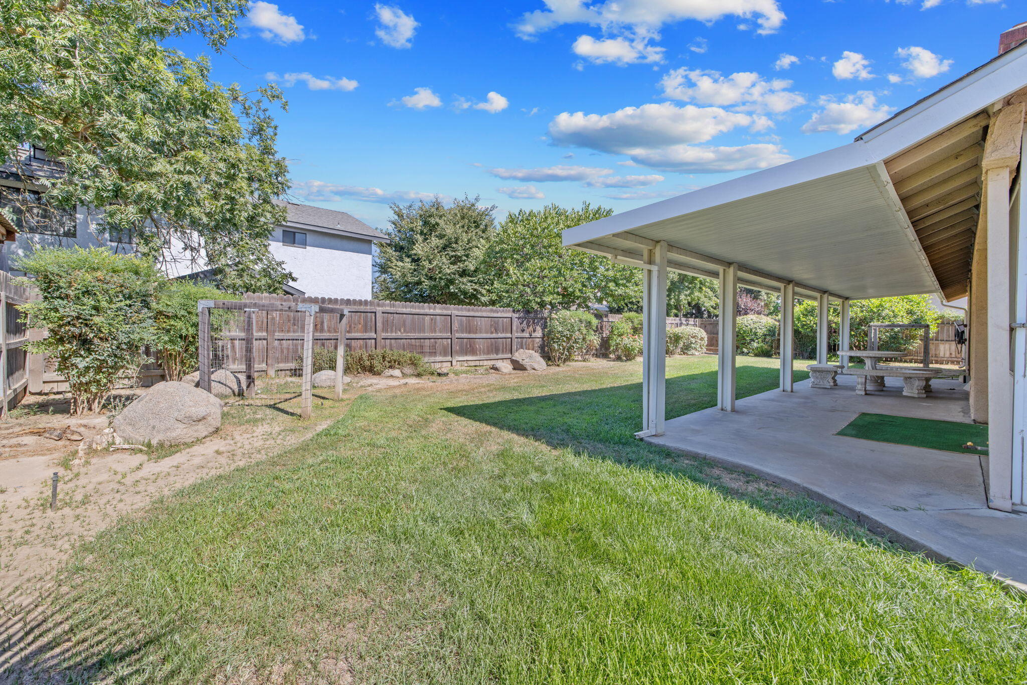1968 London Cir, Tulare, CA 93274