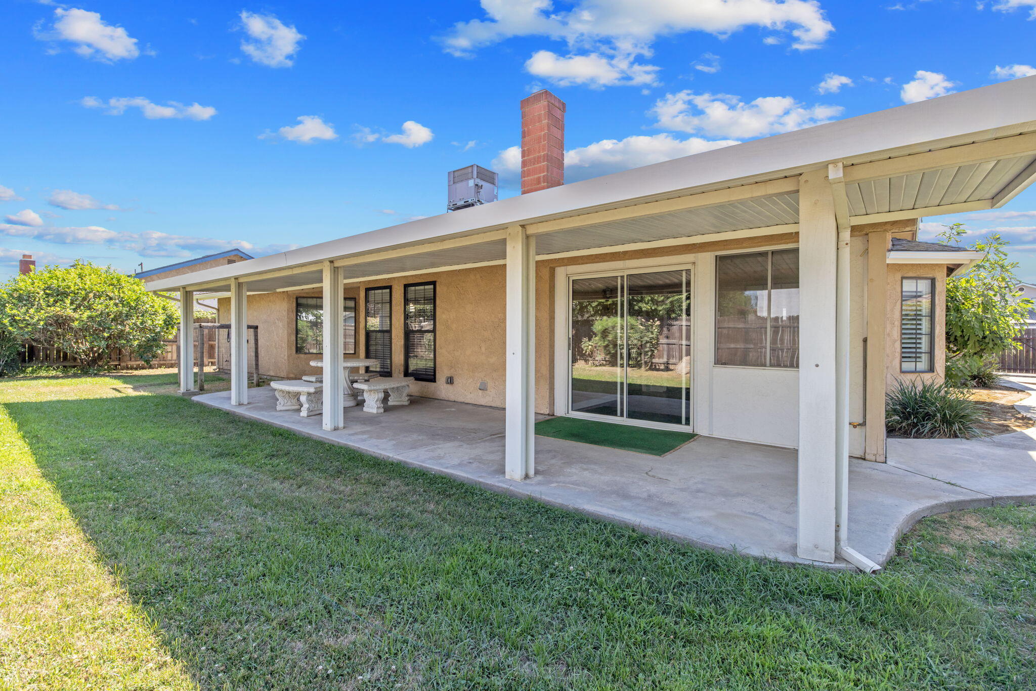 1968 London Cir, Tulare, CA 93274