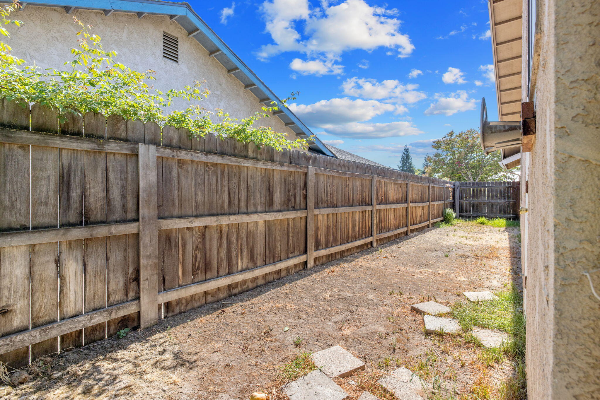 1968 London Cir, Tulare, CA 93274