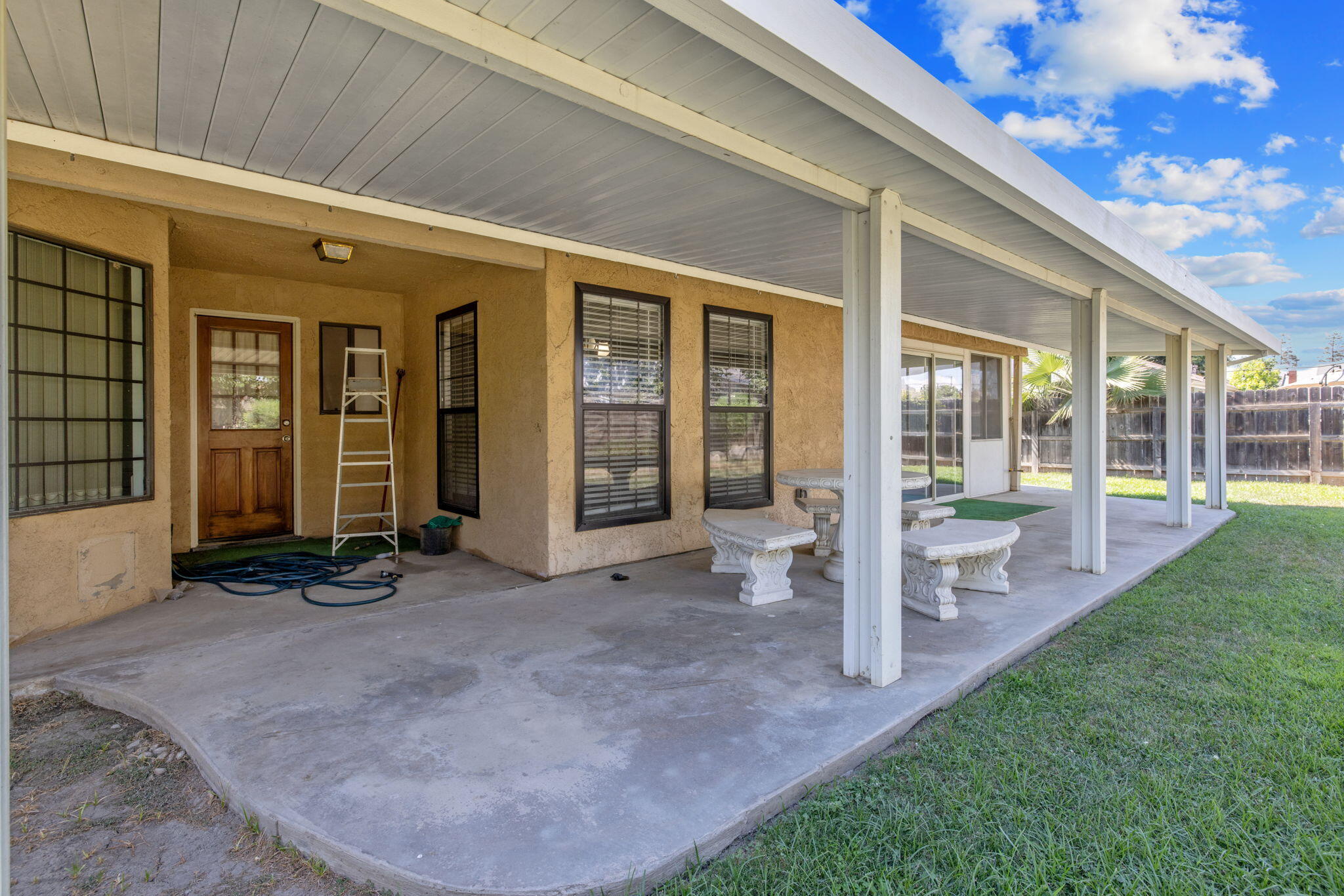 1968 London Cir, Tulare, CA 93274