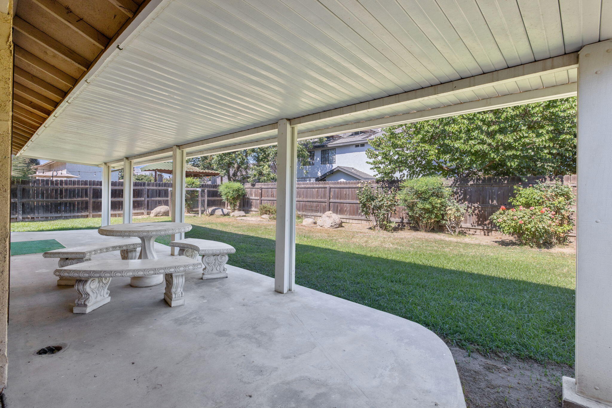 1968 London Cir, Tulare, CA 93274