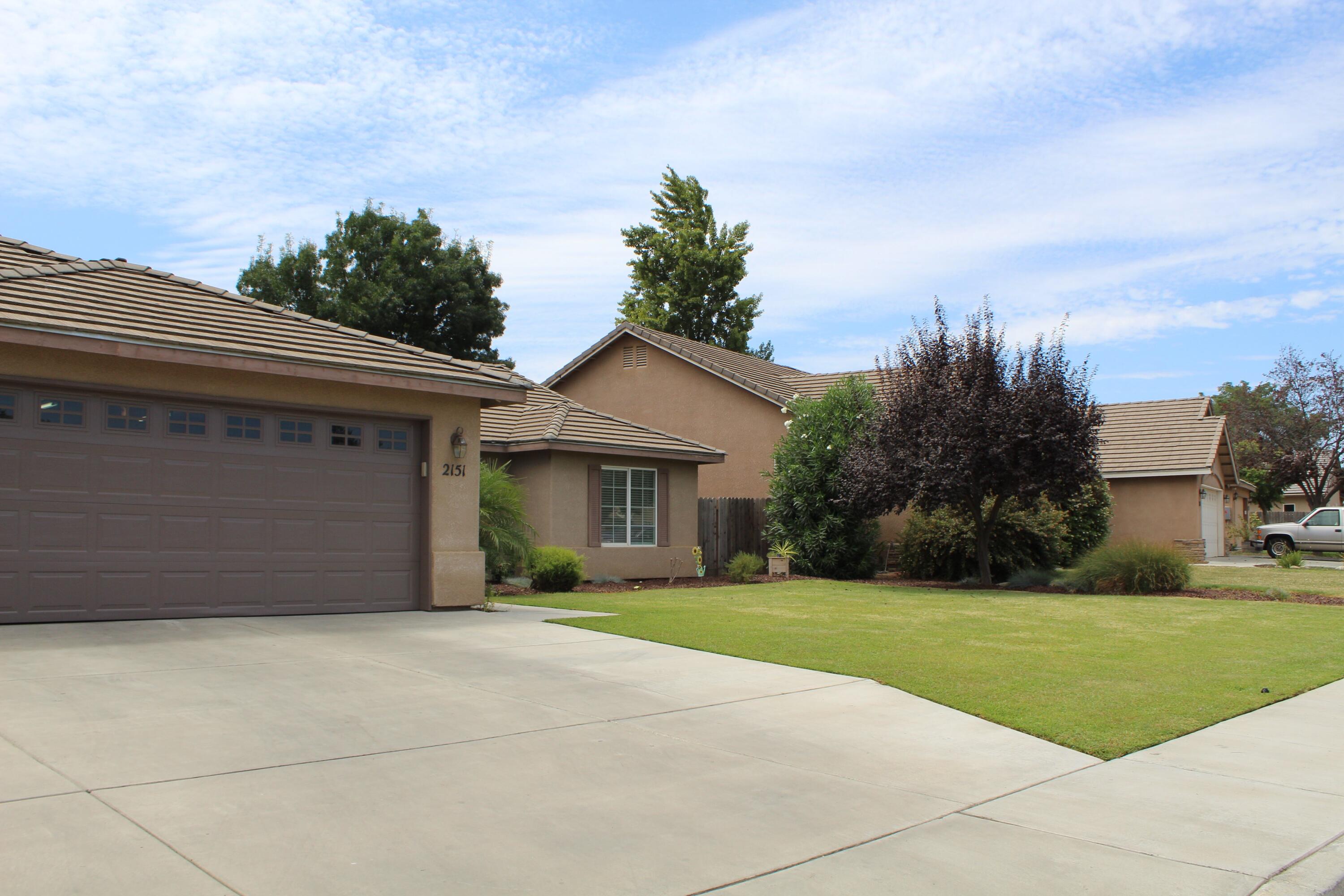 2151 W Orange Ave, Porterville, CA 93257