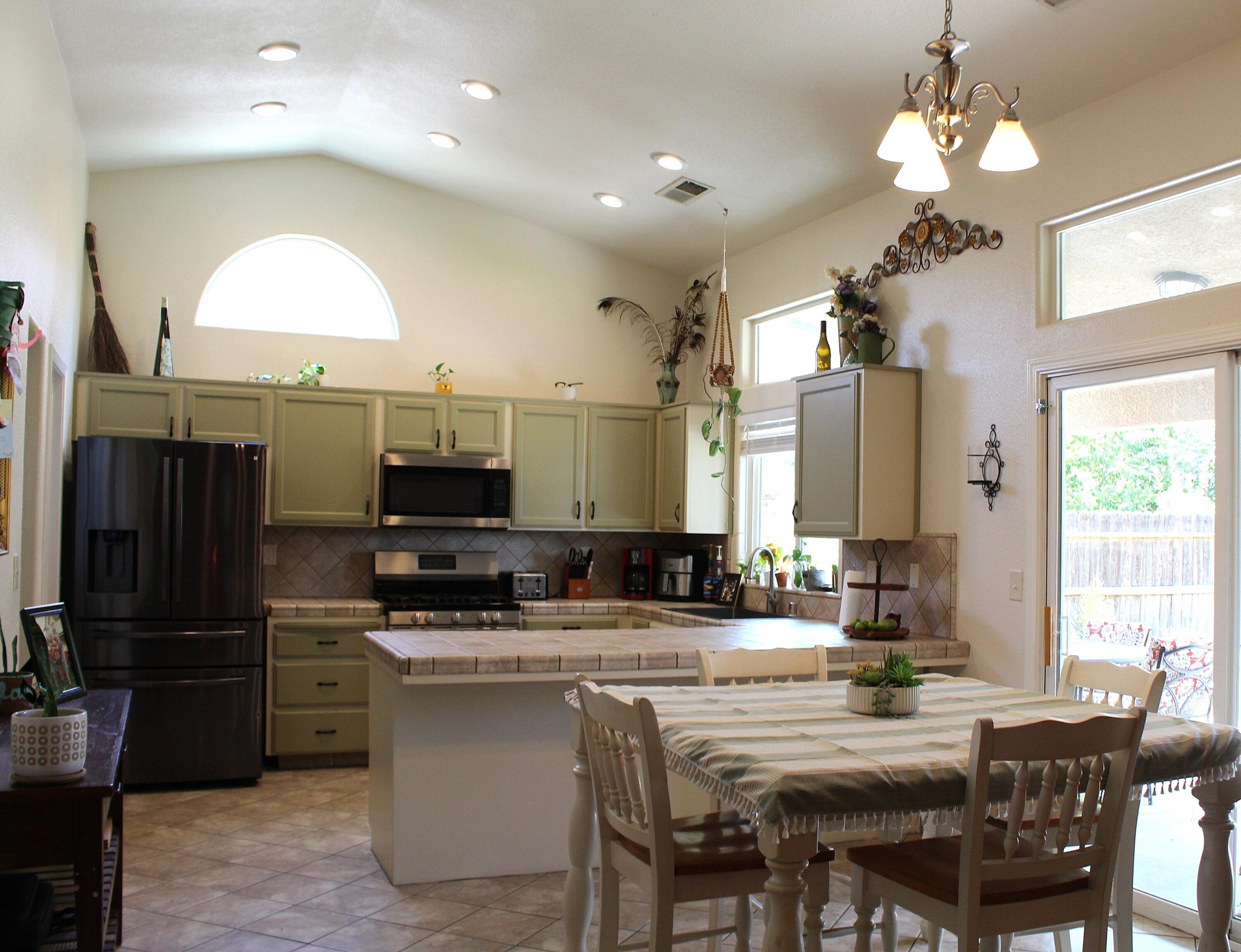 2151 W Orange Ave, Porterville, CA 93257