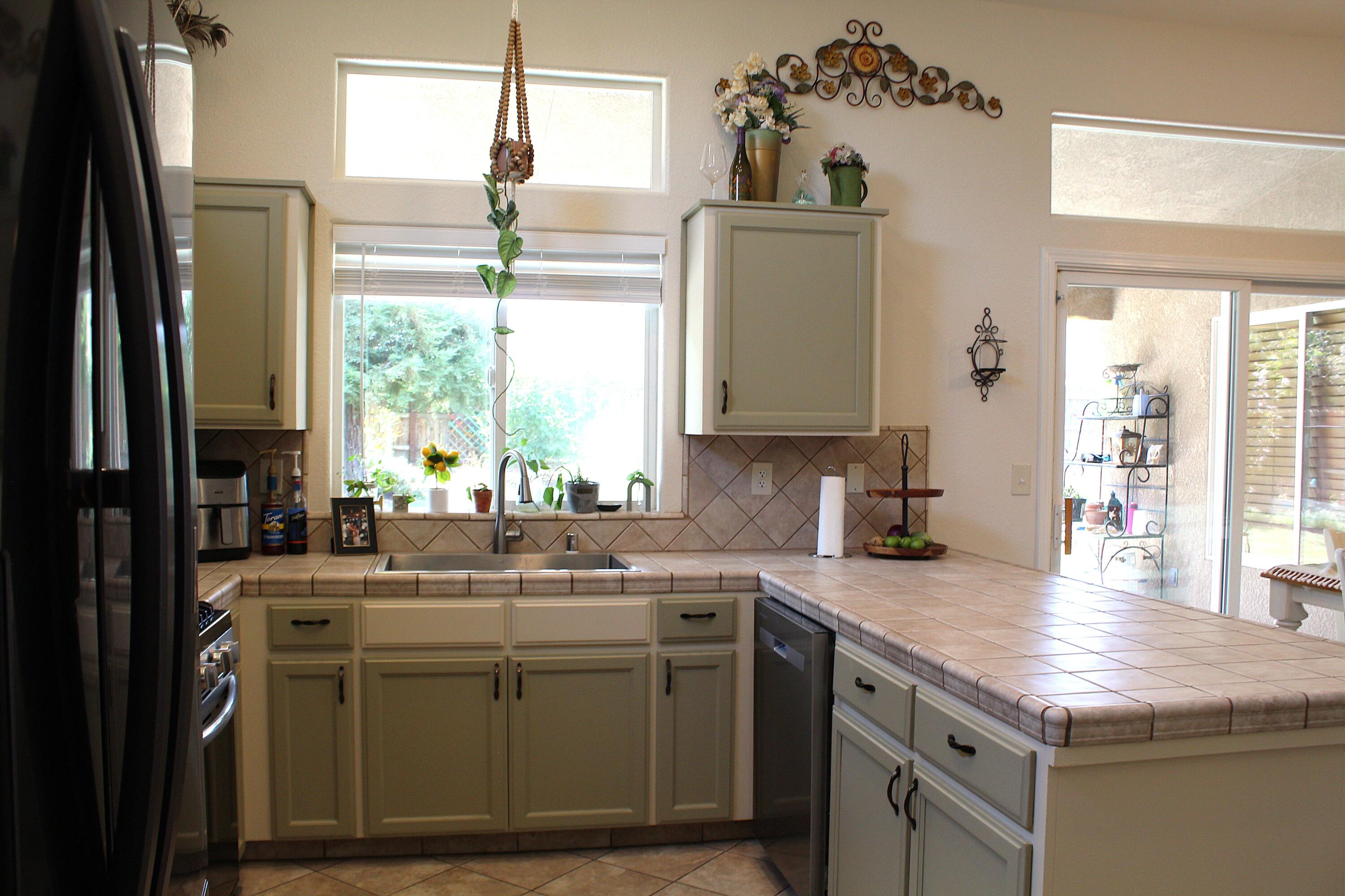 2151 W Orange Ave, Porterville, CA 93257