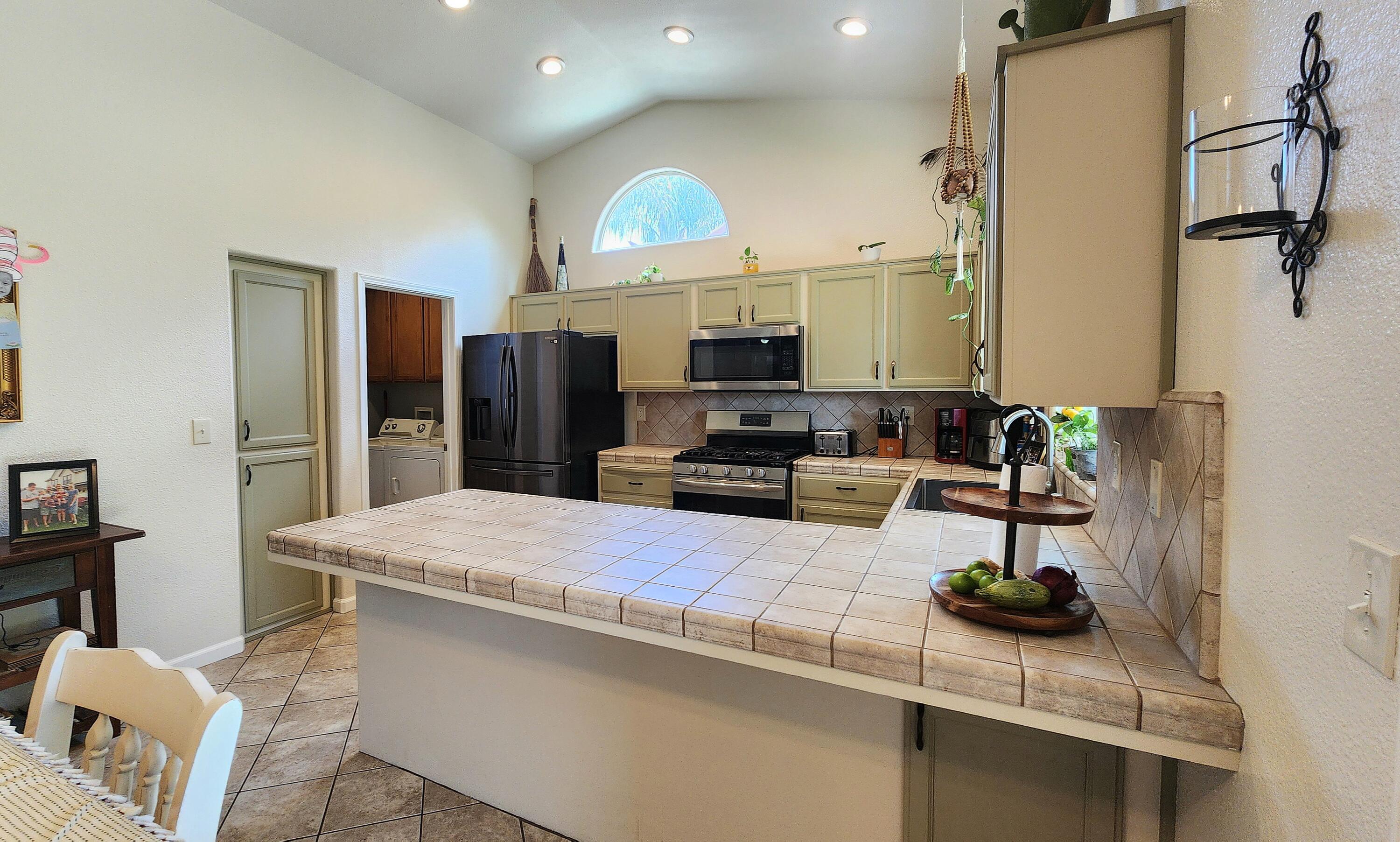 2151 W Orange Ave, Porterville, CA 93257