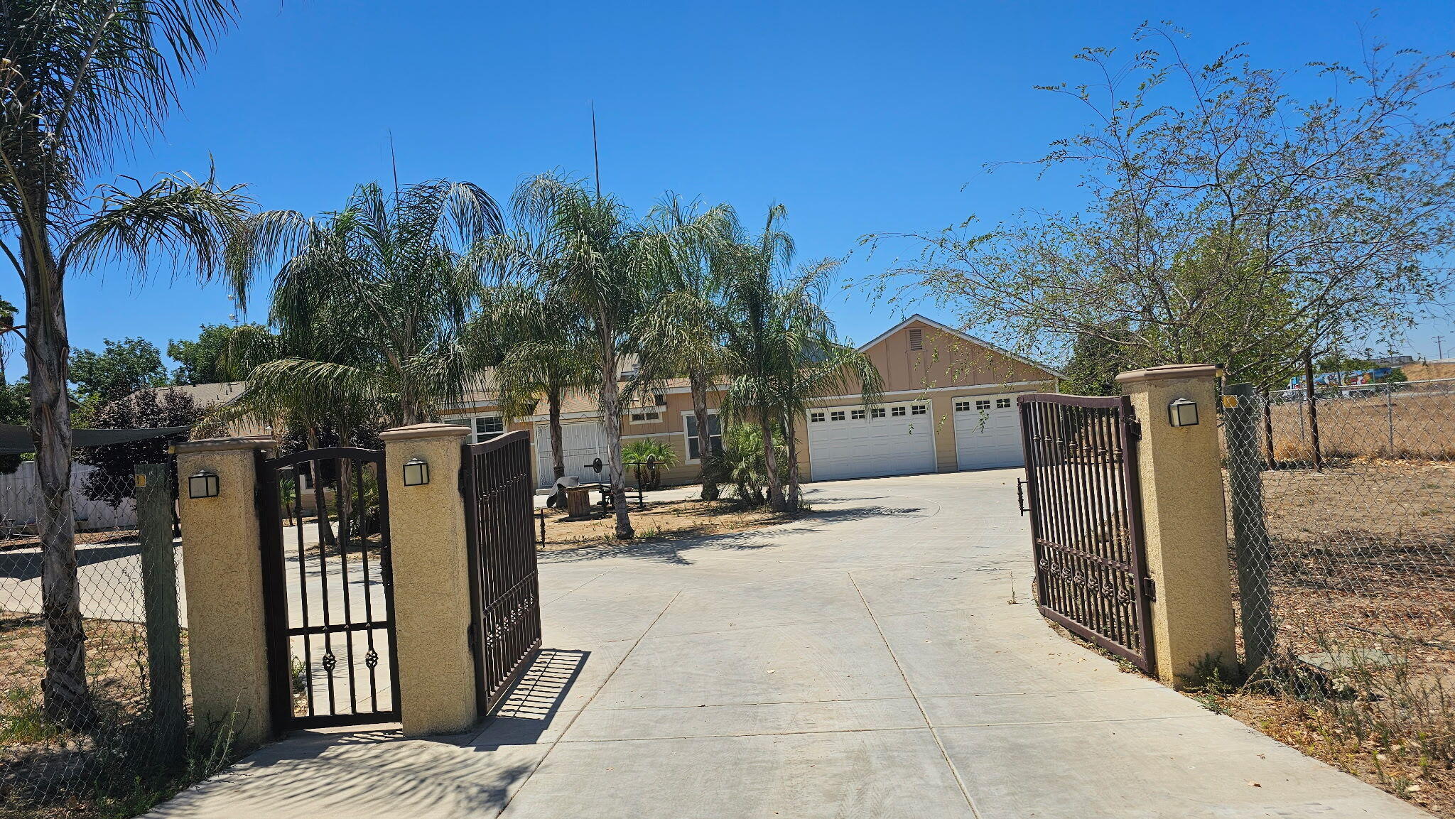 595 N Evans Rd, Tipton, CA 93272