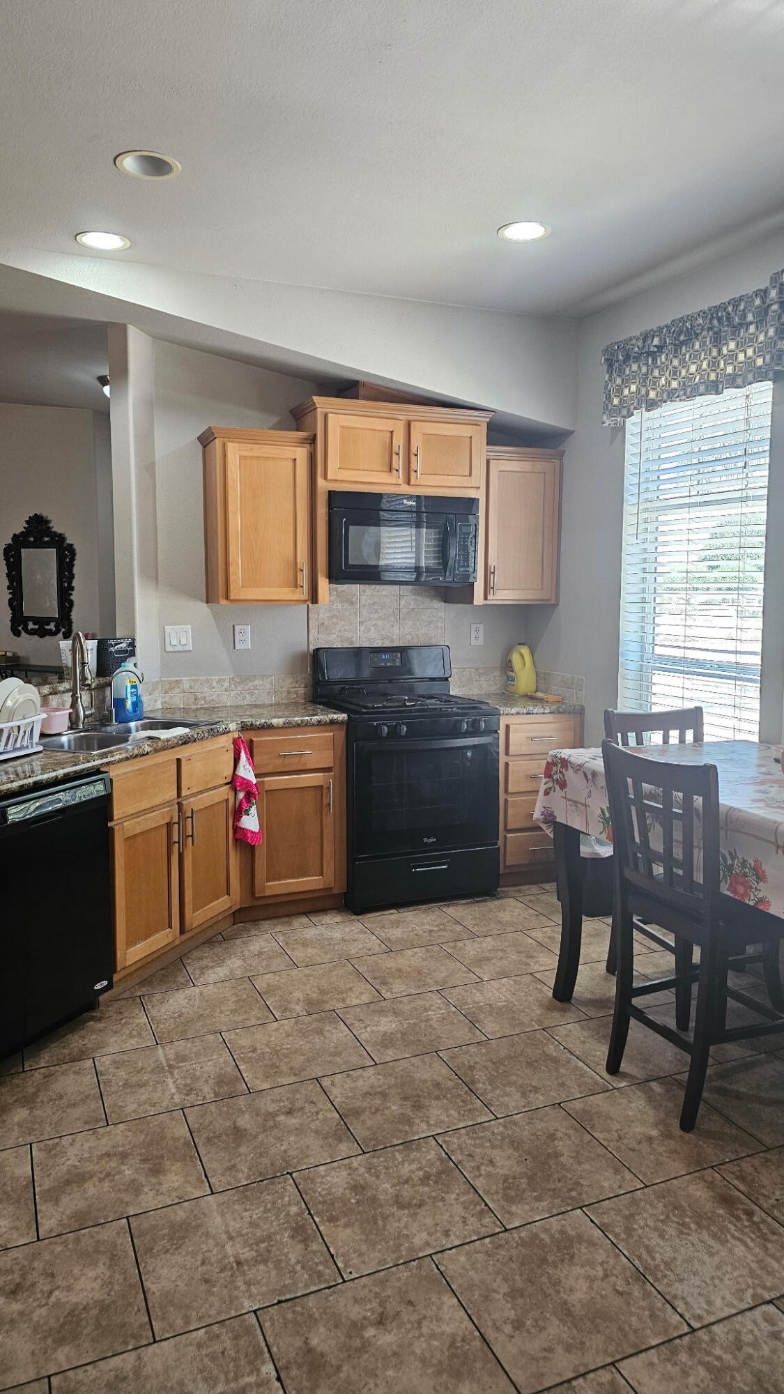 595 N Evans Rd, Tipton, CA 93272