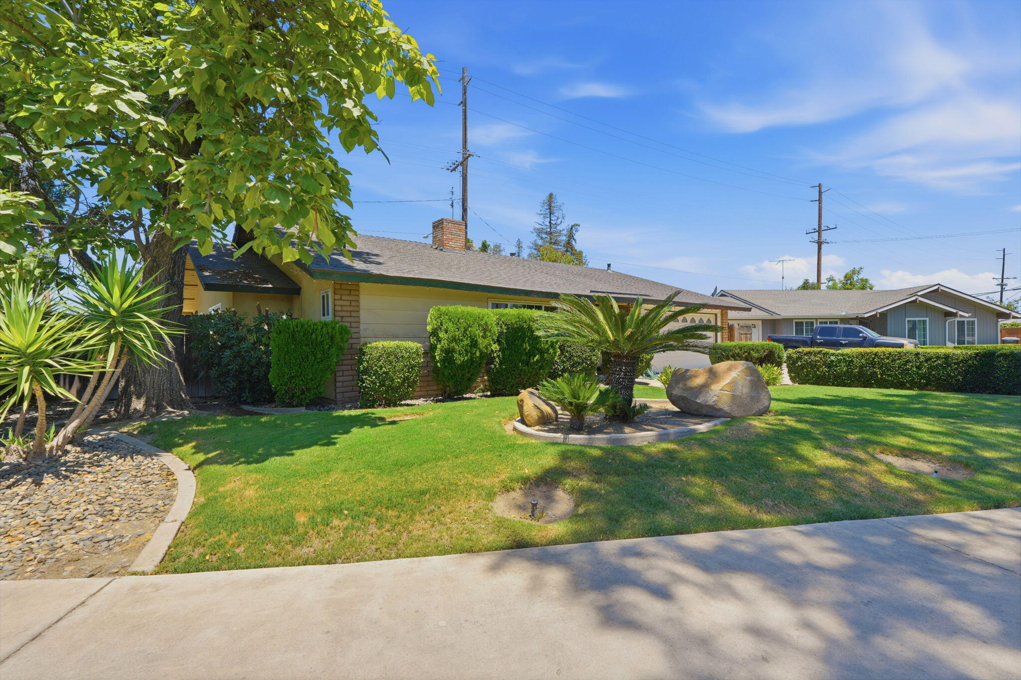2017 S Woodland St, Visalia, CA 93277