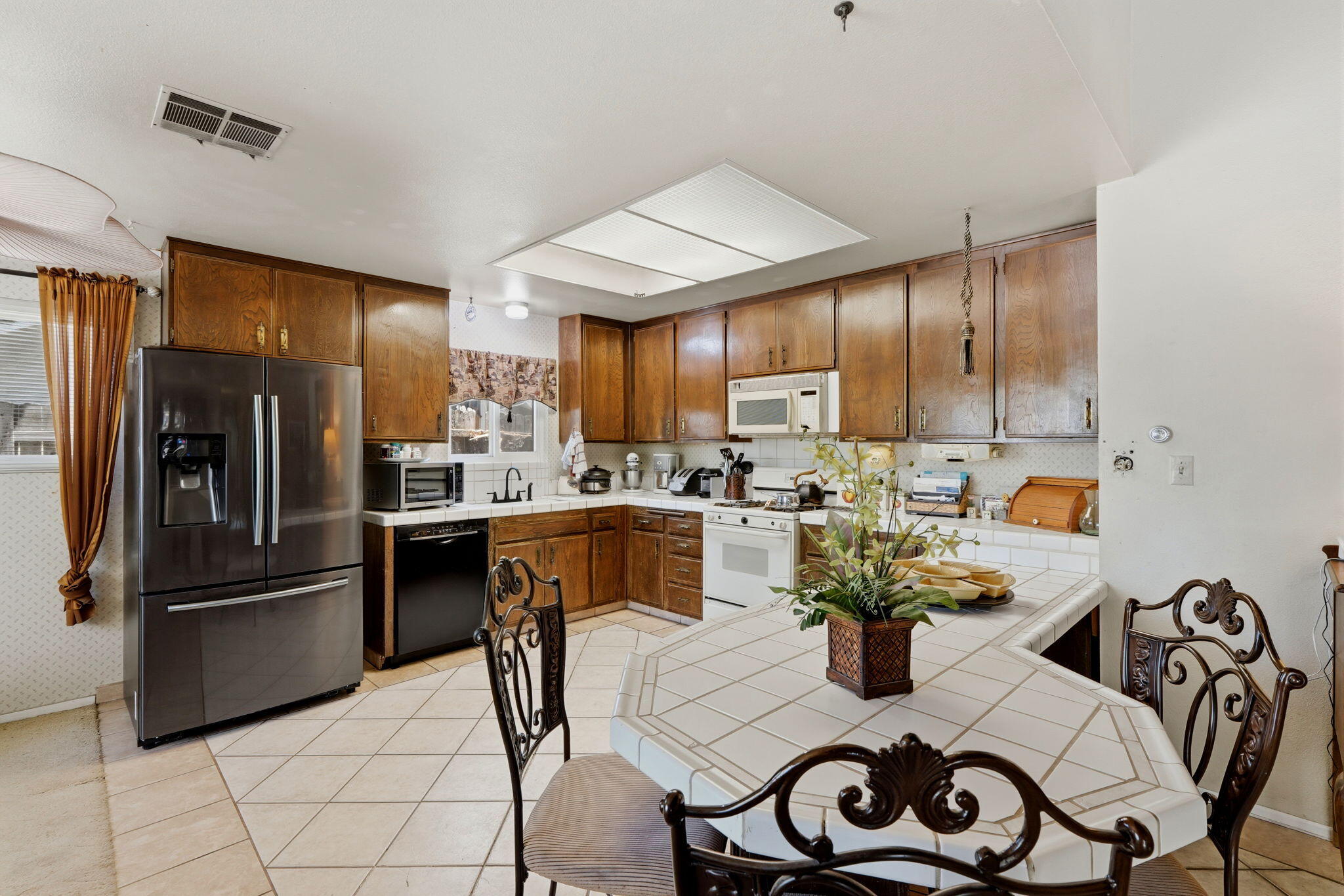 2017 S Woodland St, Visalia, CA 93277
