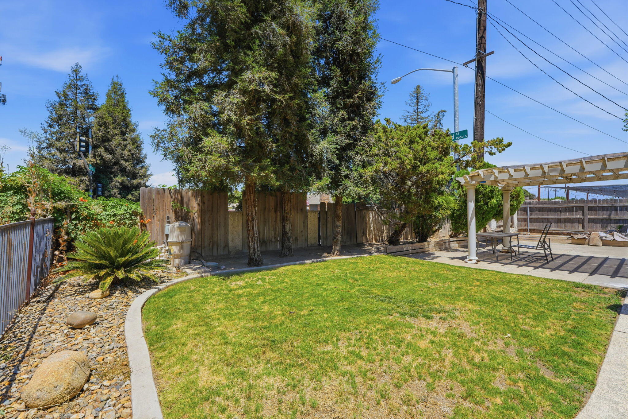 2017 S Woodland St, Visalia, CA 93277