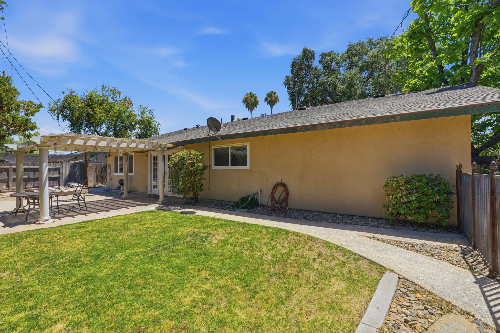2017 S Woodland St, Visalia, CA 93277