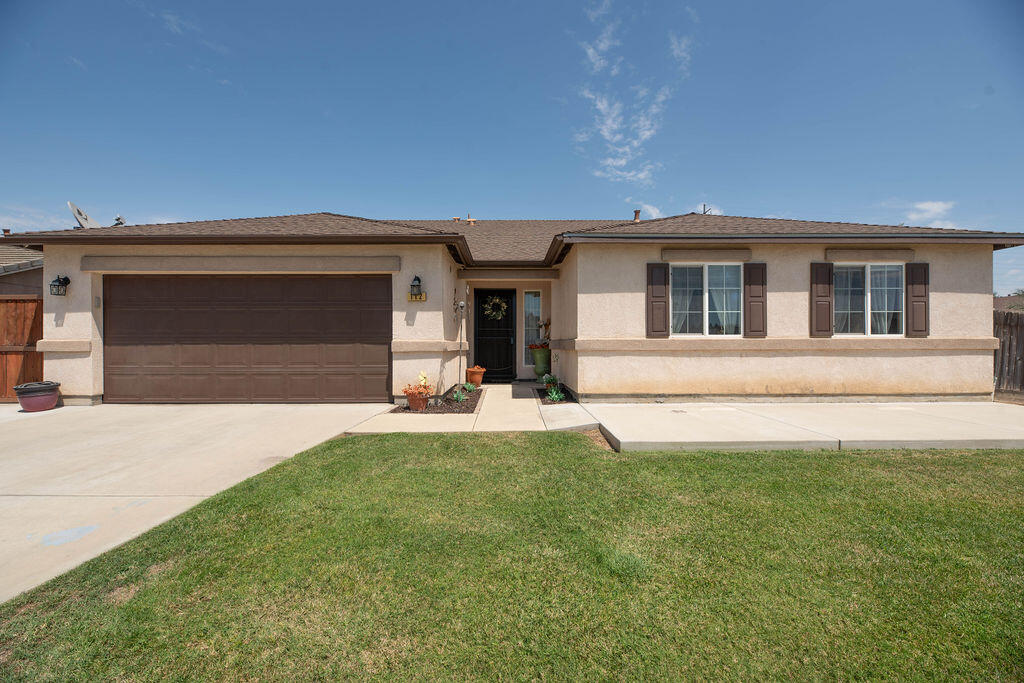112 N Casablanca St, Visalia, CA 93292
