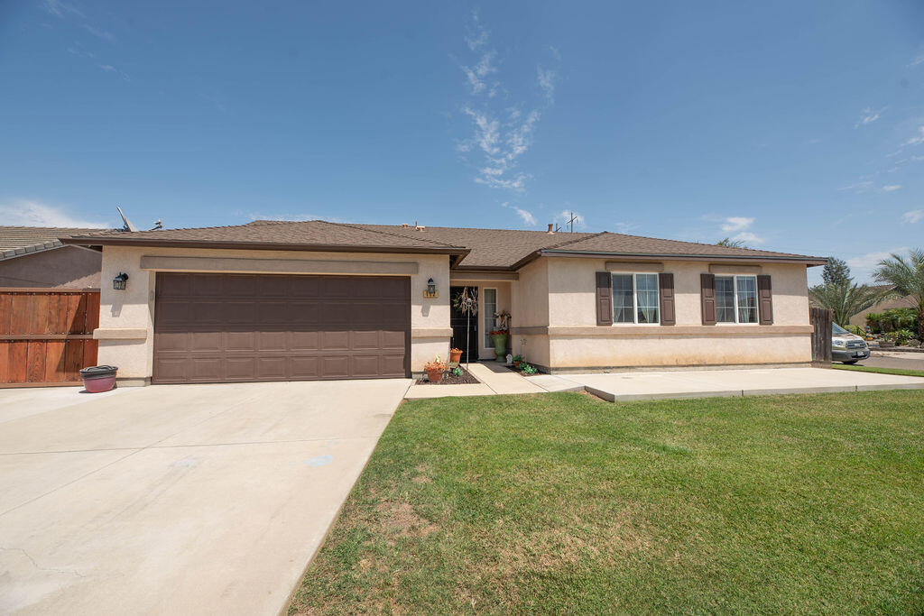 112 N Casablanca St, Visalia, CA 93292