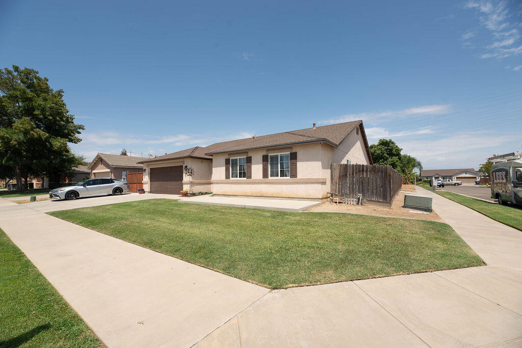 112 N Casablanca St, Visalia, CA 93292