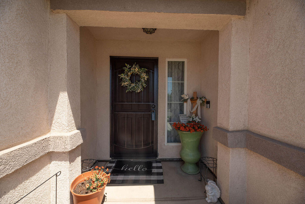 112 N Casablanca St, Visalia, CA 93292