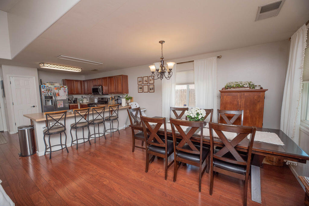 112 N Casablanca St, Visalia, CA 93292