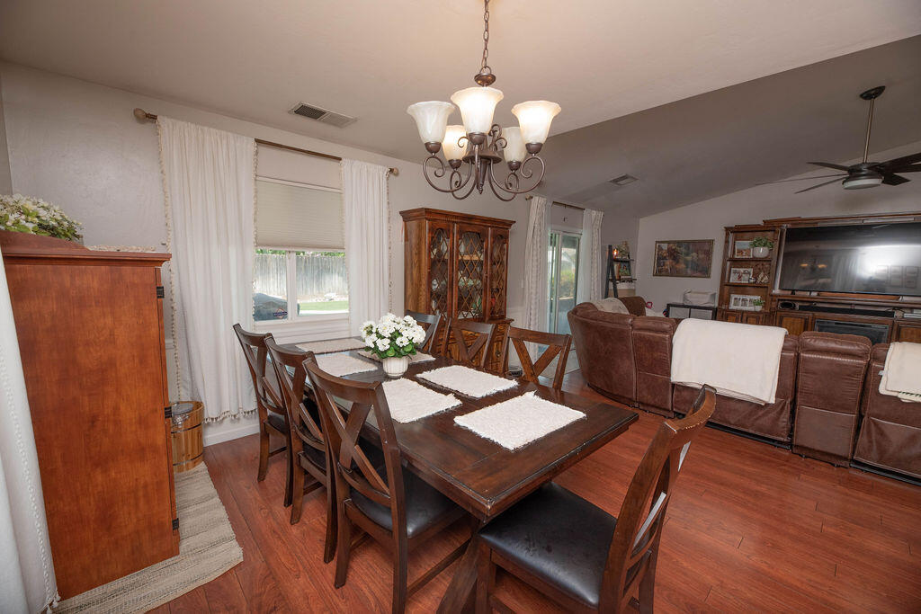 112 N Casablanca St, Visalia, CA 93292