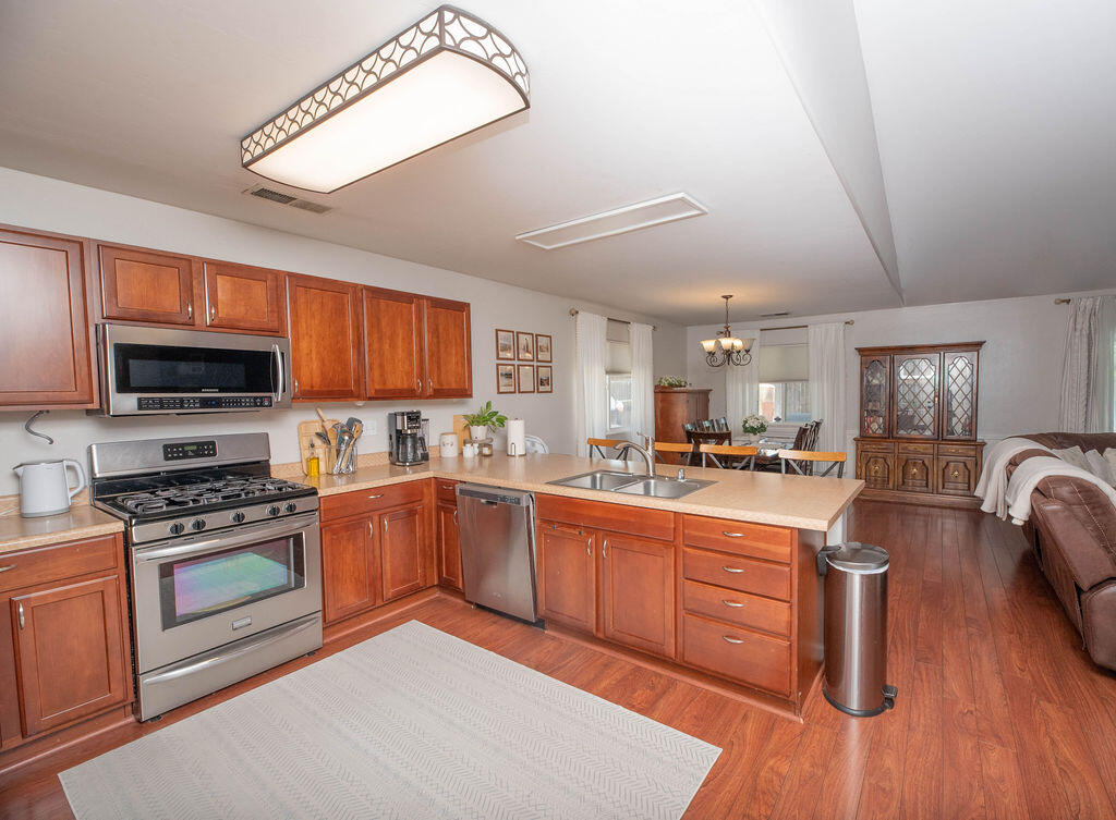 112 N Casablanca St, Visalia, CA 93292