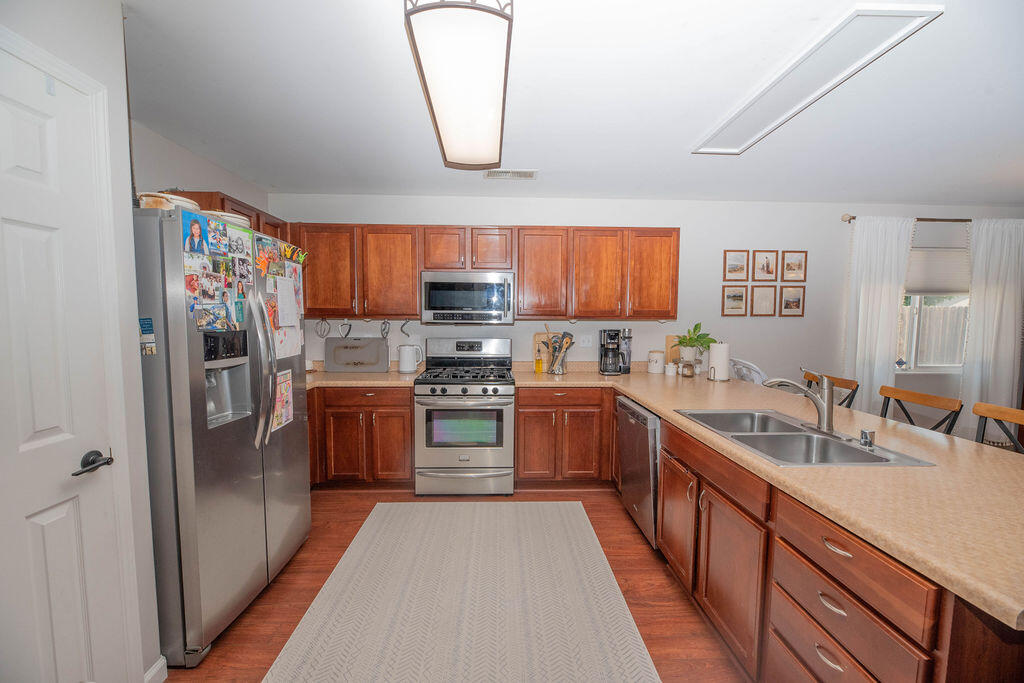 112 N Casablanca St, Visalia, CA 93292