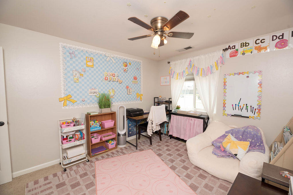 112 N Casablanca St, Visalia, CA 93292