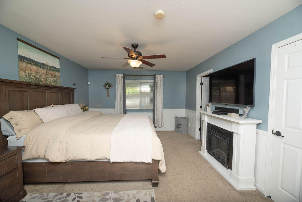 112 N Casablanca St, Visalia, CA 93292