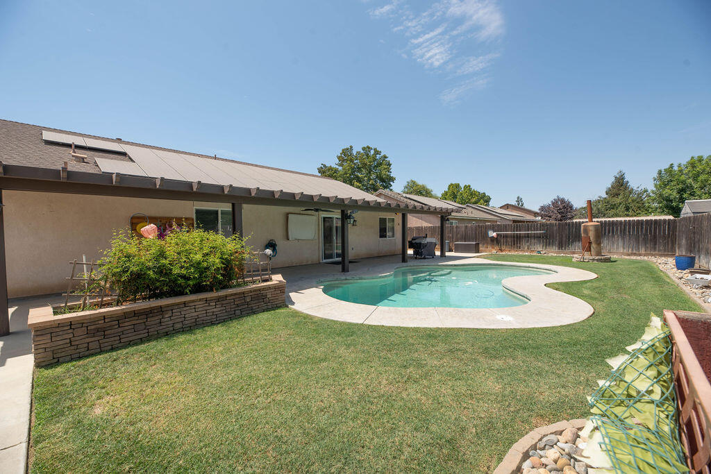 112 N Casablanca St, Visalia, CA 93292
