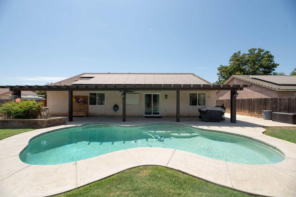 112 N Casablanca St, Visalia, CA 93292