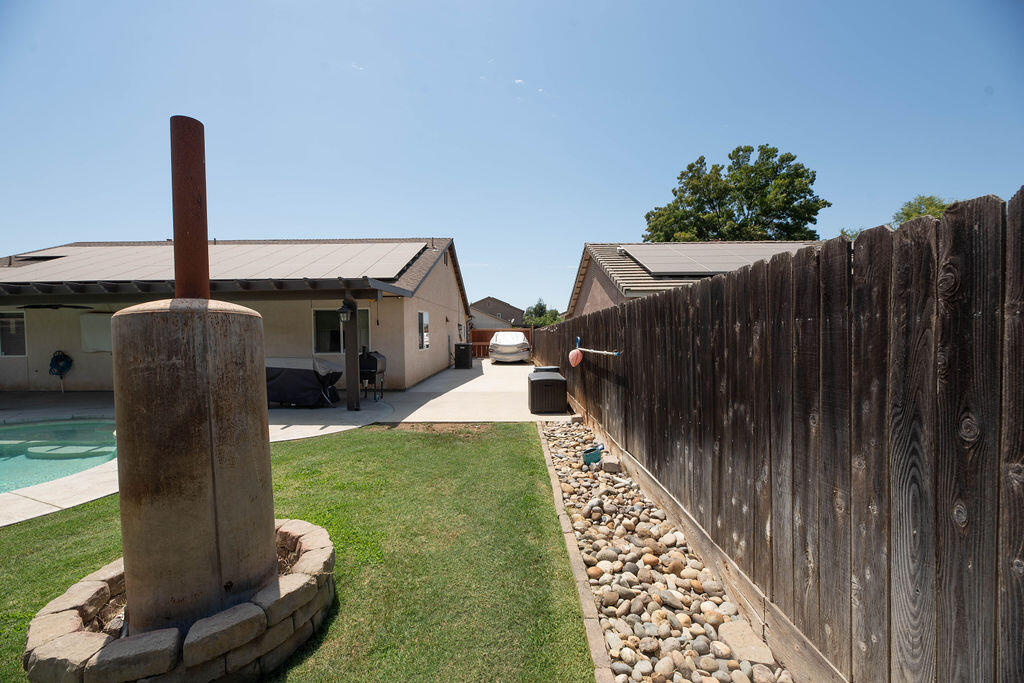 112 N Casablanca St, Visalia, CA 93292