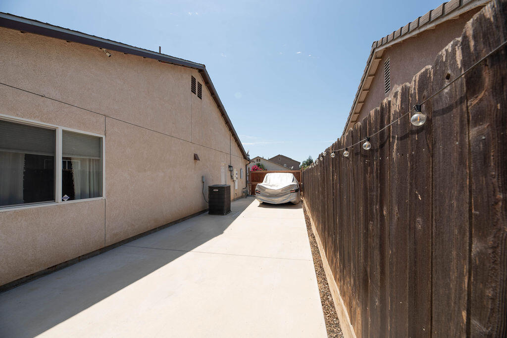 112 N Casablanca St, Visalia, CA 93292