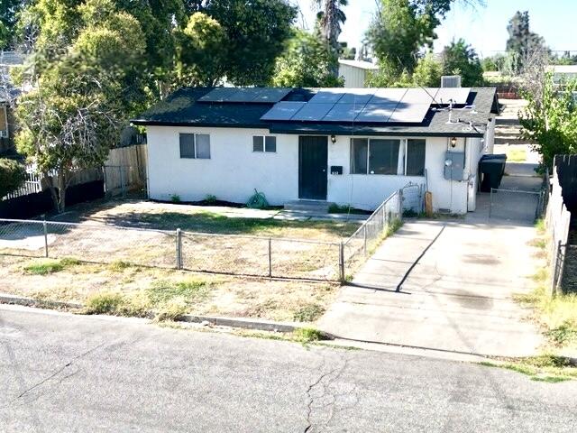 632 E Douglas Ave, Visalia, CA 93292