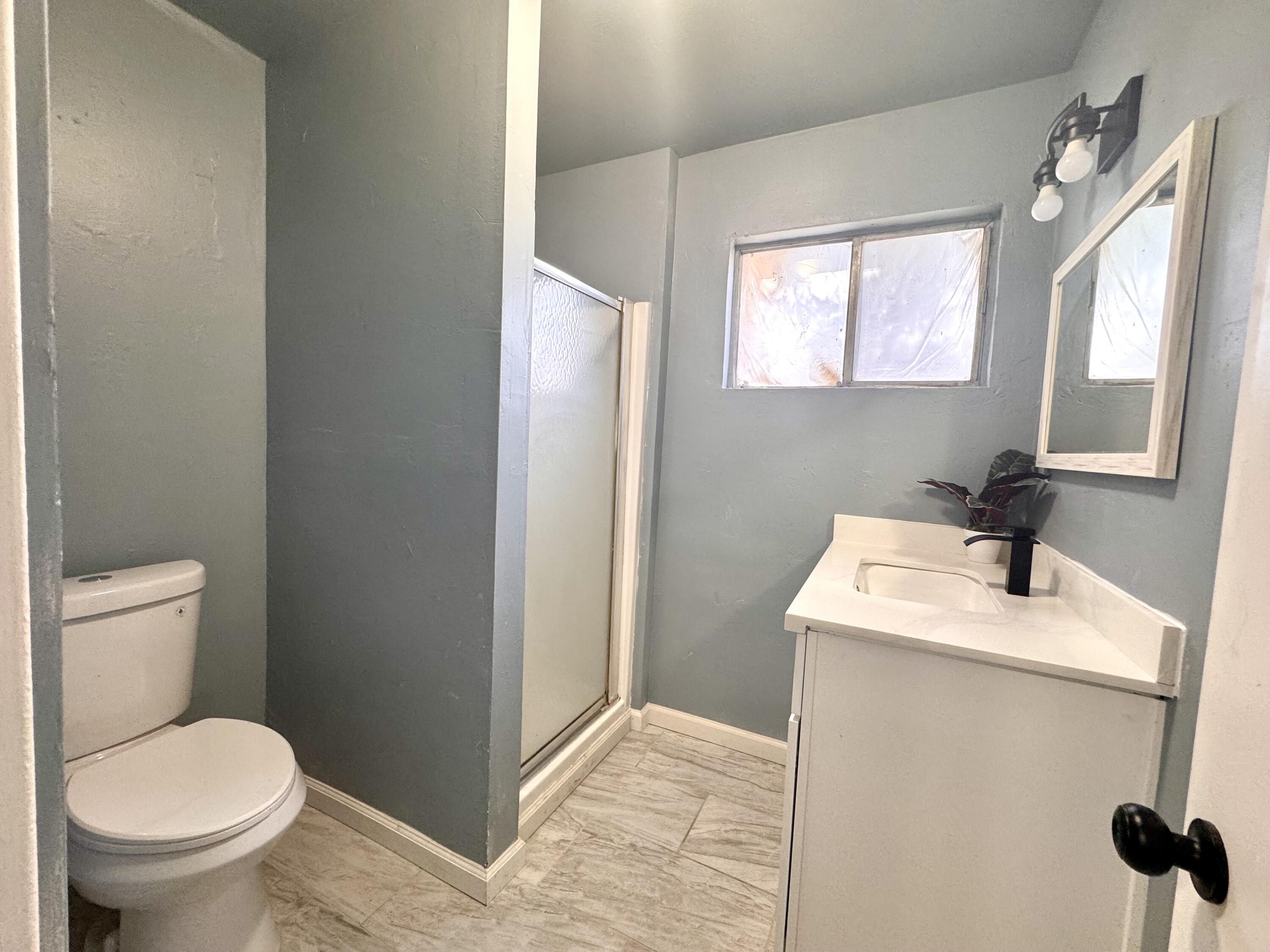 632 E Douglas Ave, Visalia, CA 93292