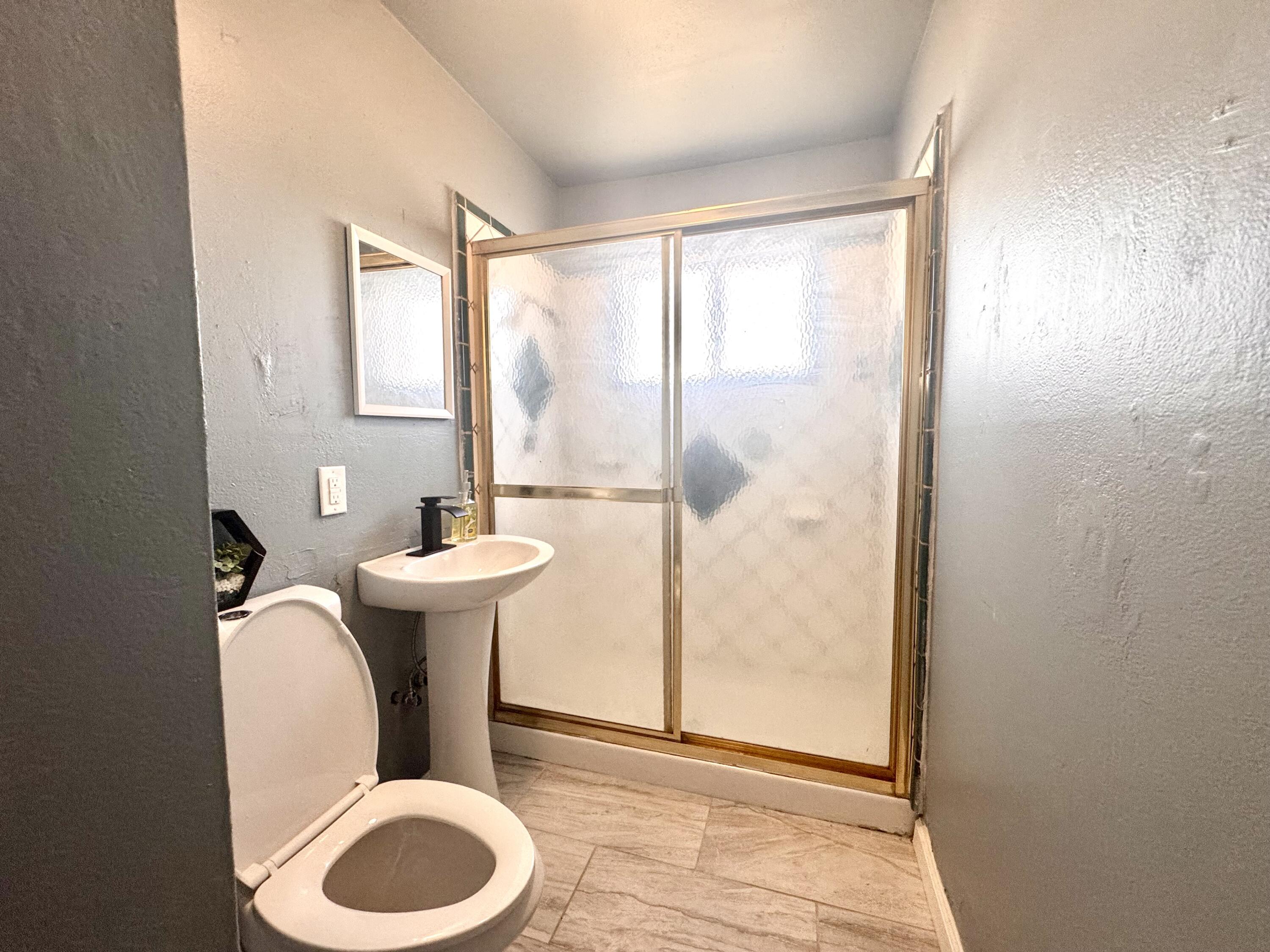 632 E Douglas Ave, Visalia, CA 93292