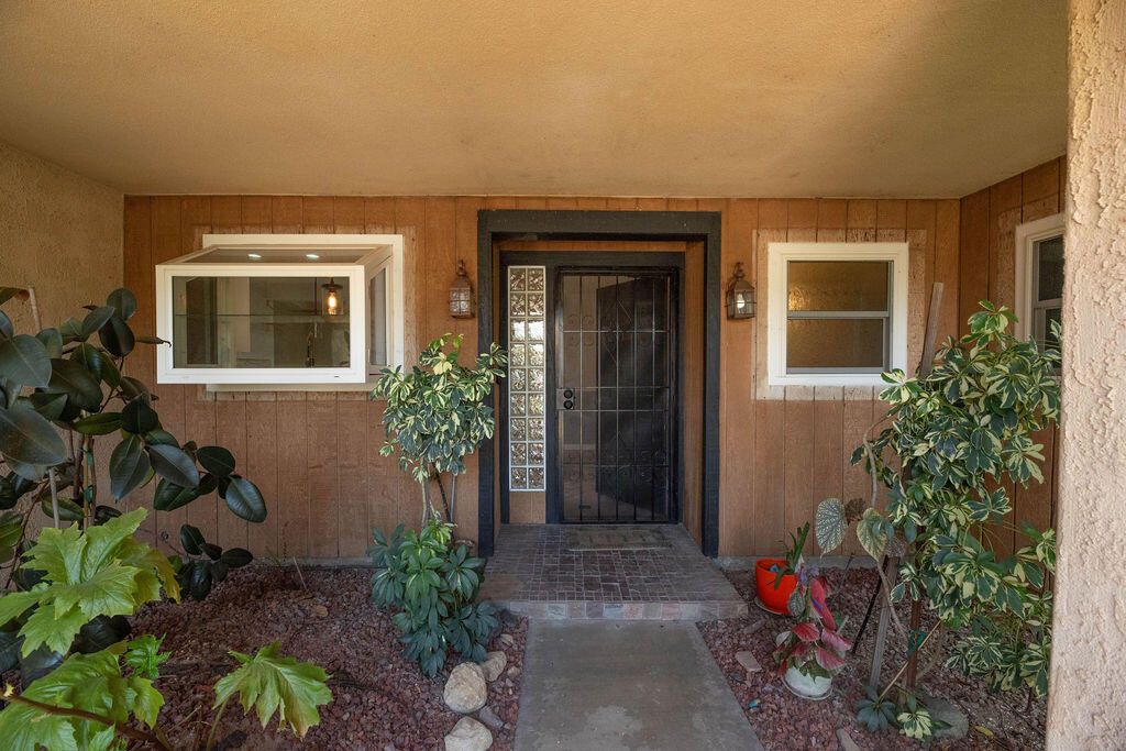 1101 W Mary Ave, Visalia, CA 93277