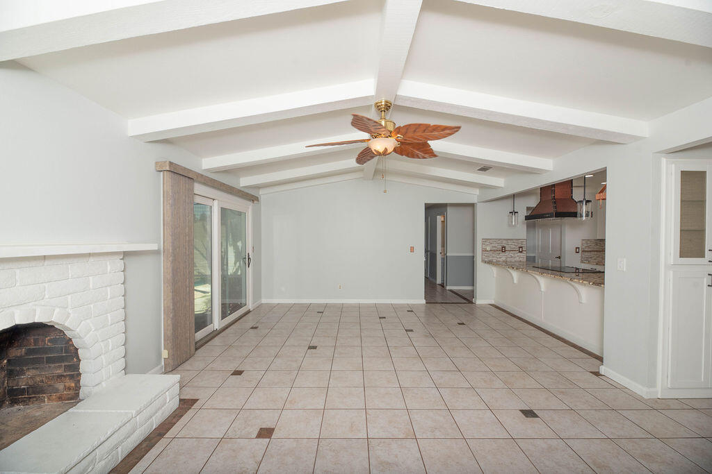 1101 W Mary Ave, Visalia, CA 93277