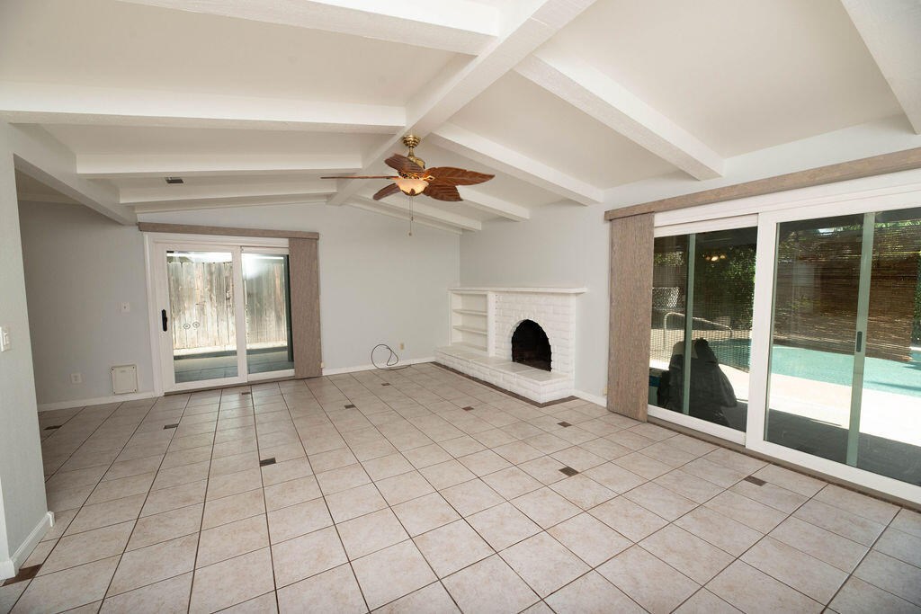 1101 W Mary Ave, Visalia, CA 93277