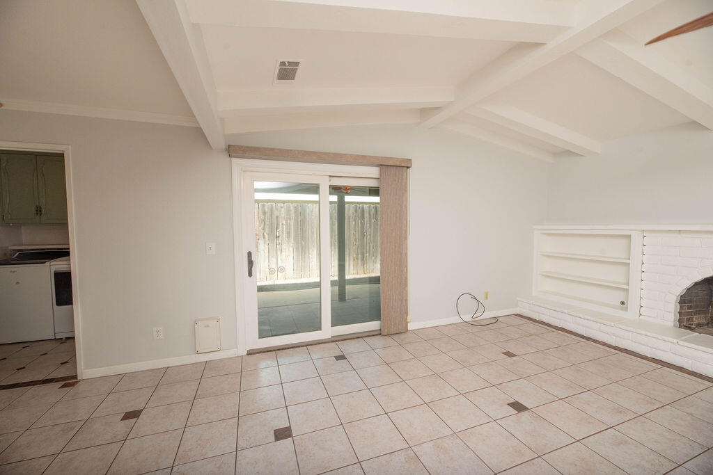 1101 W Mary Ave, Visalia, CA 93277