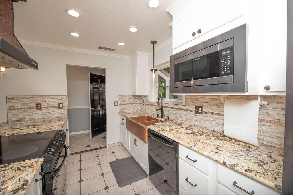 1101 W Mary Ave, Visalia, CA 93277